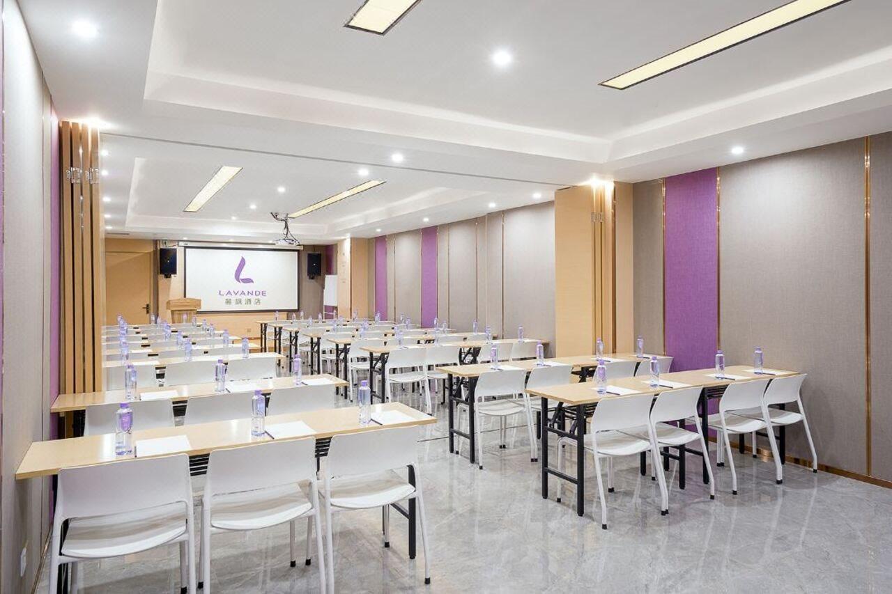 Echarm International Hotel Guangzhou Baiyun International Airport Huadu Plaza Branch - Free Deliver Service To Guangzhou Baiyun International Airport & Free Deliver Service To Canton Fair Complex During Canton Fair Period Buitenkant foto