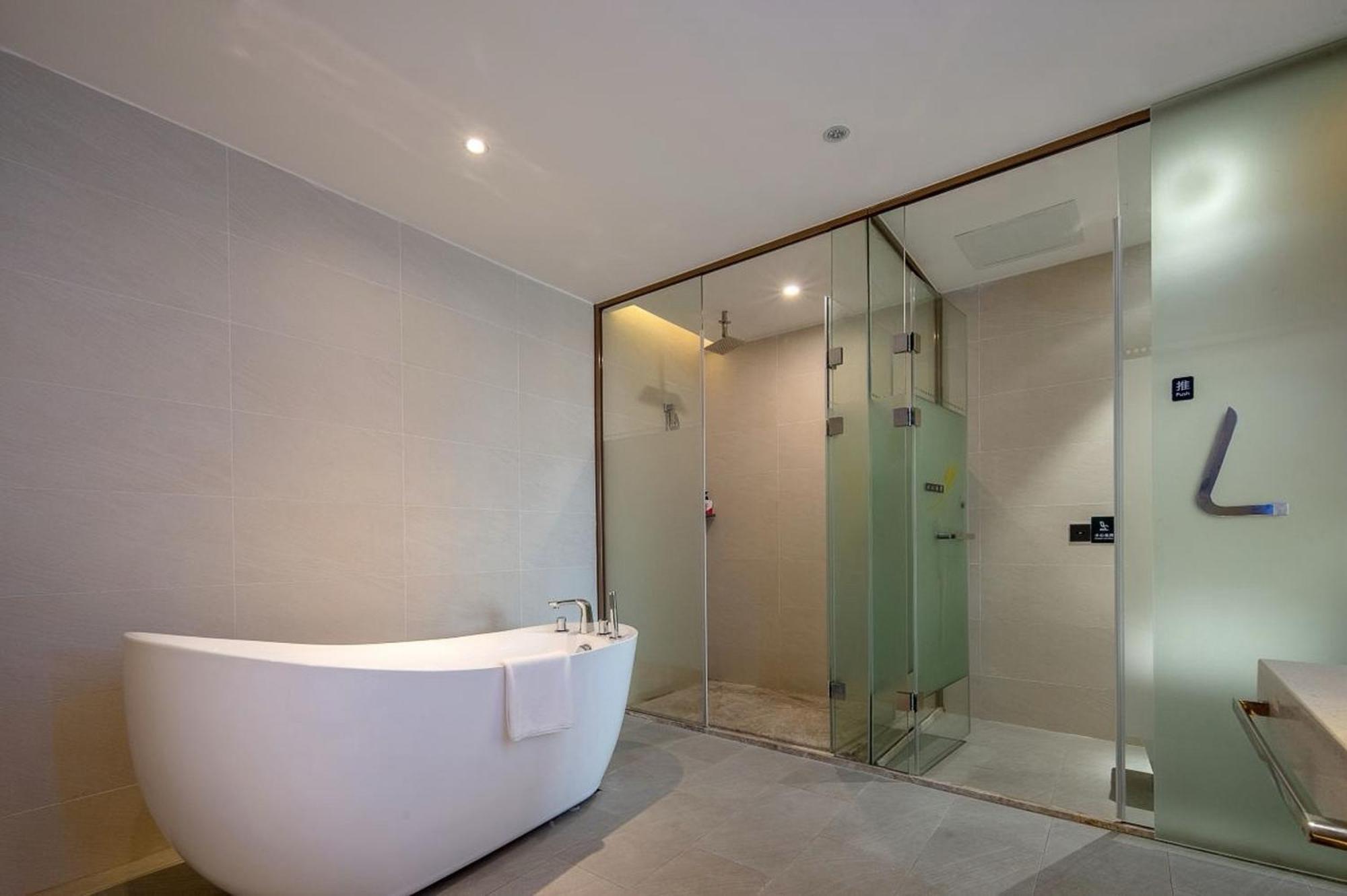 Echarm International Hotel Guangzhou Baiyun International Airport Huadu Plaza Branch - Free Deliver Service To Guangzhou Baiyun International Airport & Free Deliver Service To Canton Fair Complex During Canton Fair Period Buitenkant foto