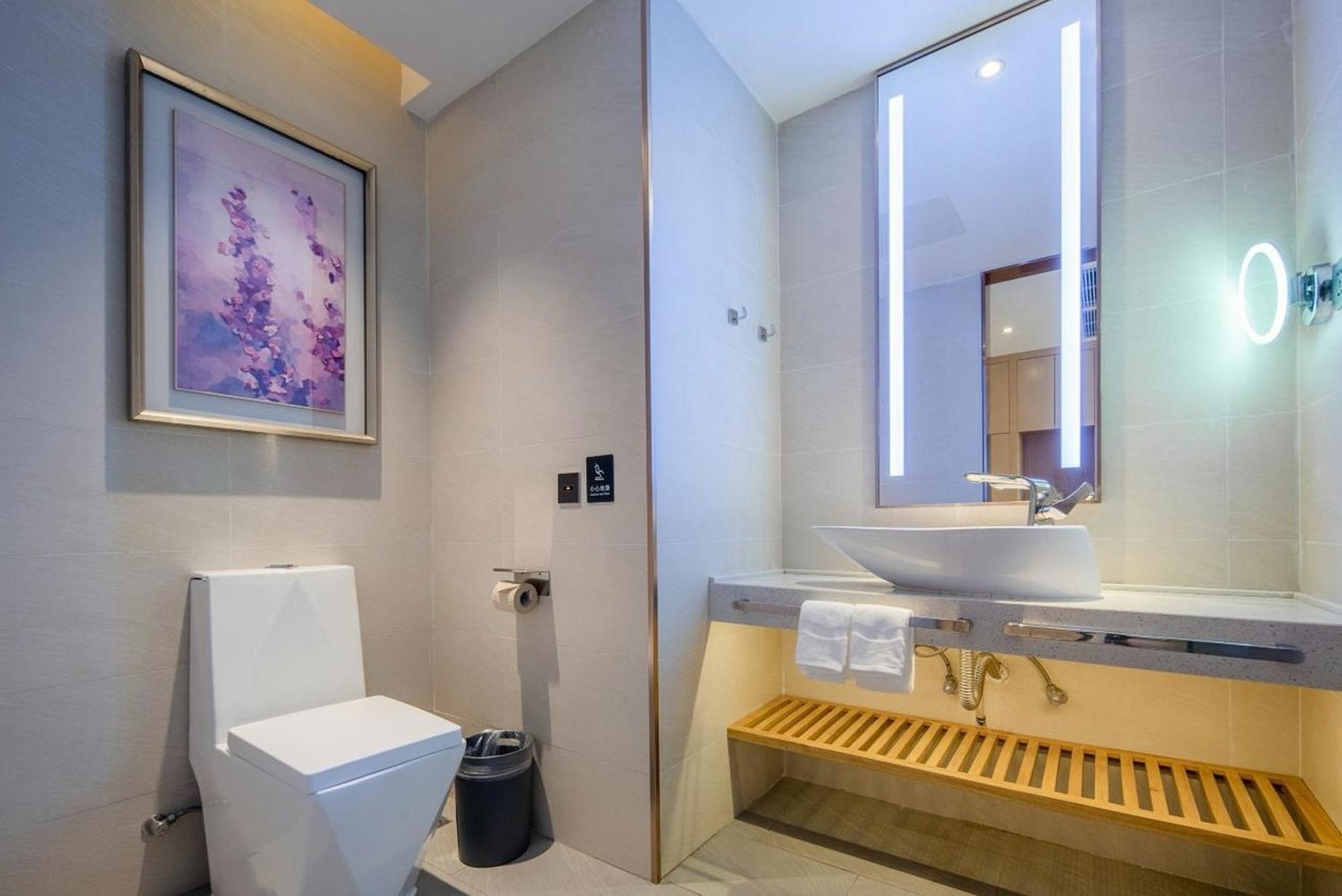 Echarm International Hotel Guangzhou Baiyun International Airport Huadu Plaza Branch - Free Deliver Service To Guangzhou Baiyun International Airport & Free Deliver Service To Canton Fair Complex During Canton Fair Period Buitenkant foto